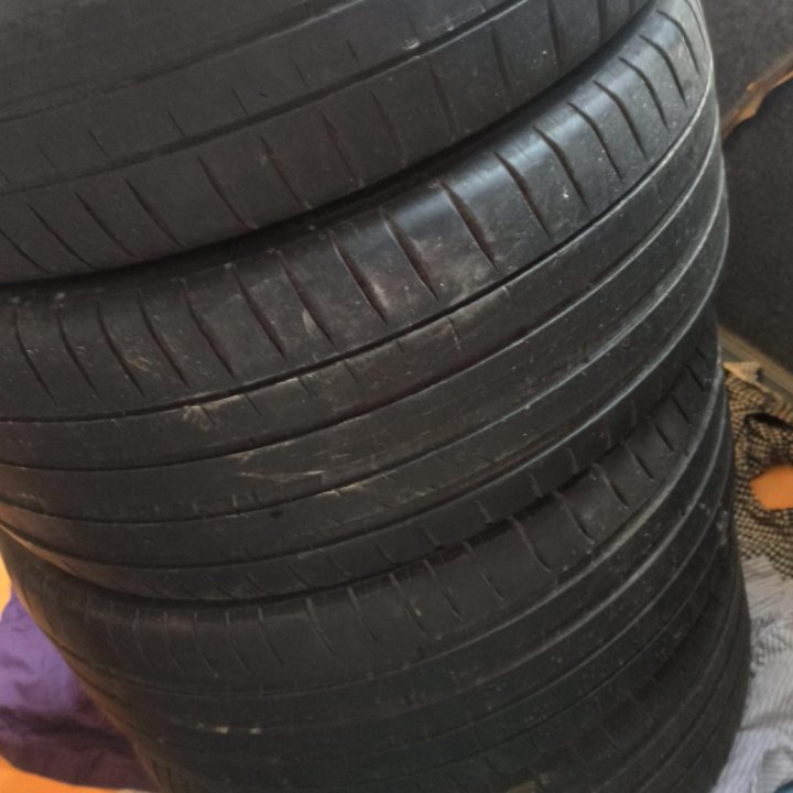 Michelin Pilot Sport 4 245/40 ZR18