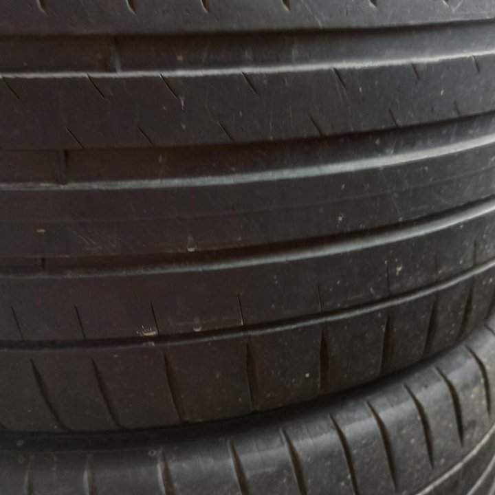 Michelin Pilot Sport 4 245/40 ZR18