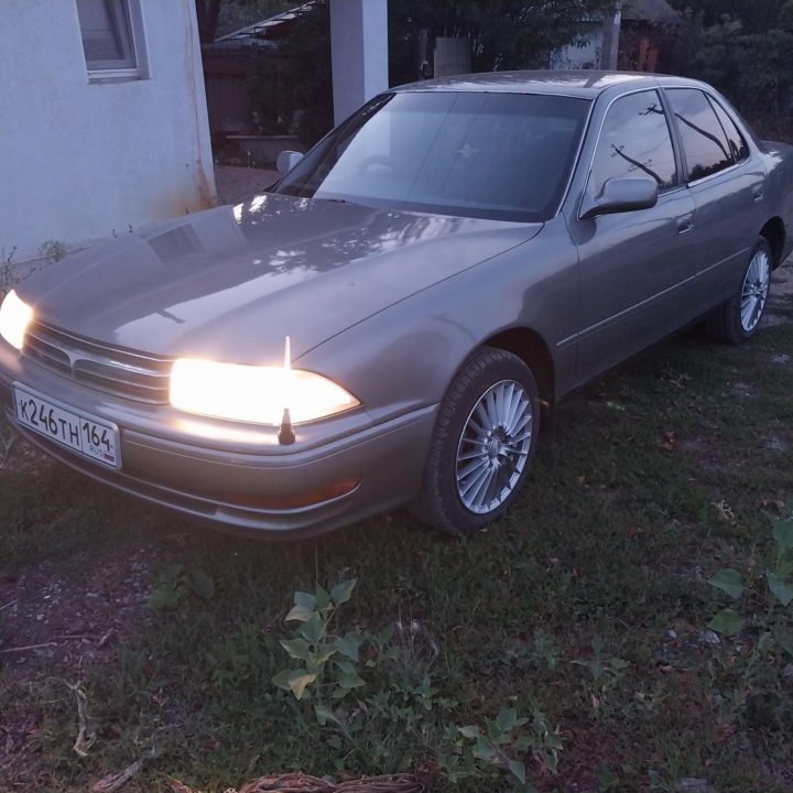 Toyota Camry, 1988