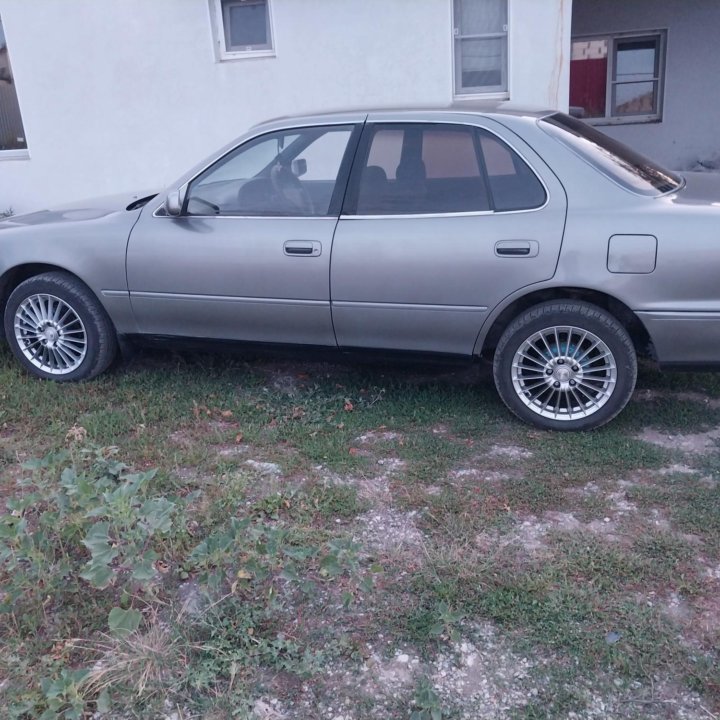 Toyota Camry, 1988