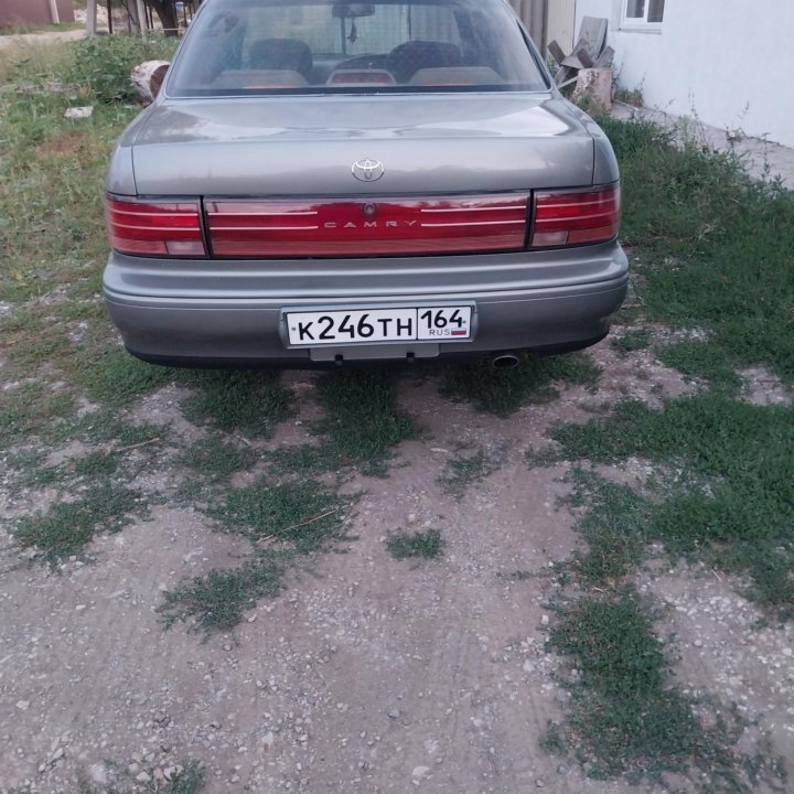 Toyota Camry, 1988