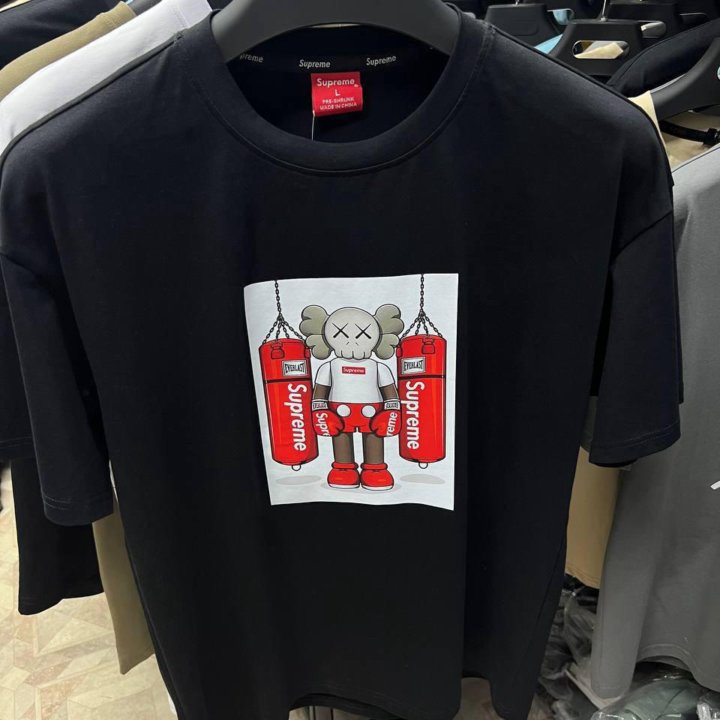 Мужская футболка SUPREME