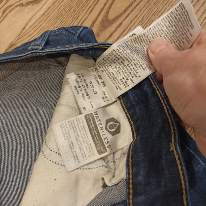 Джинсы Levi's 711.