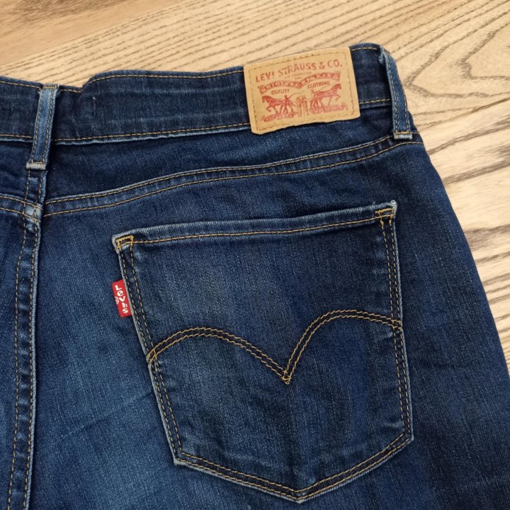 Джинсы Levi's 711.