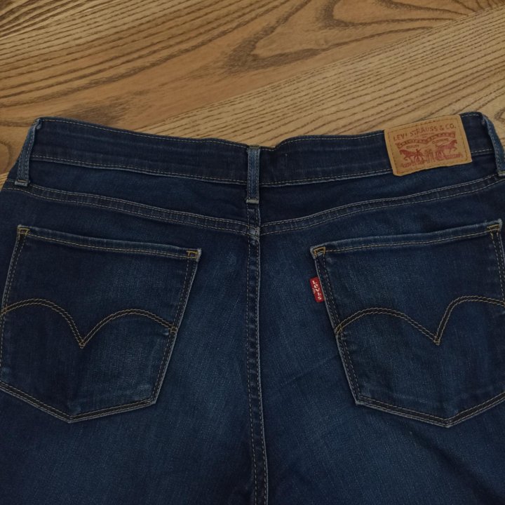 Джинсы Levi's 711.