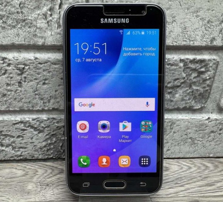 Смартфон Samsung Galaxy J1 2016 1/8 gb Черный