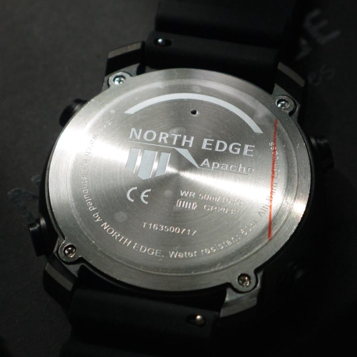 Часы спортивные с барометром North Edge Apache