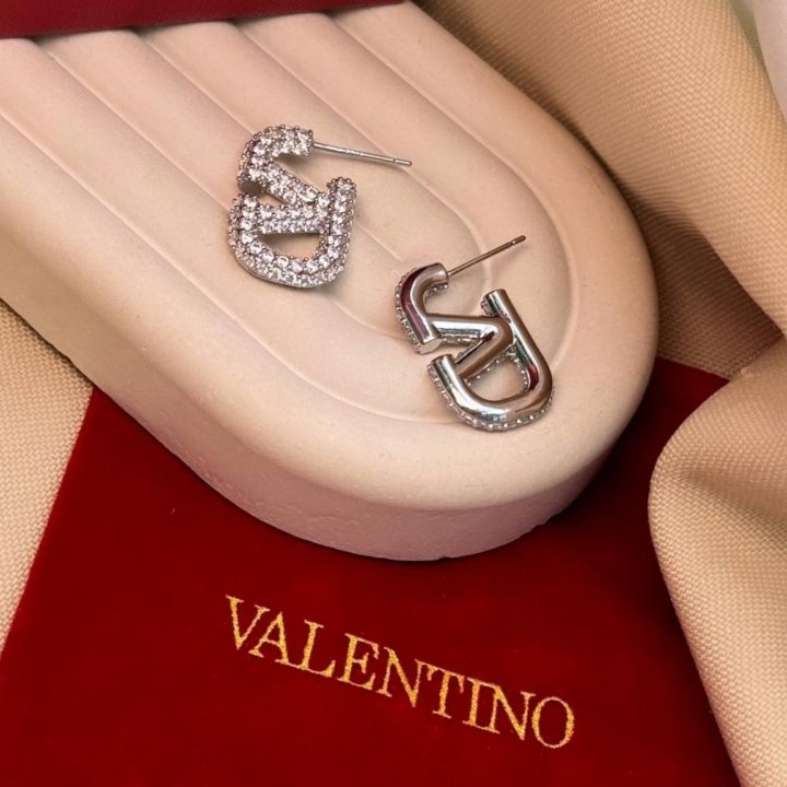 Серьги стиль Valentino