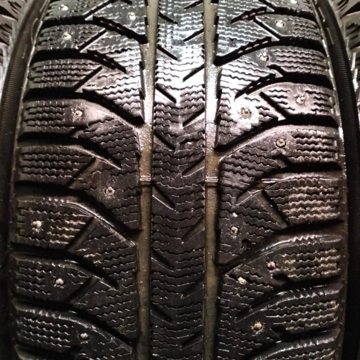 215/50 R17 Bridgestone Ice Cruiser 7000