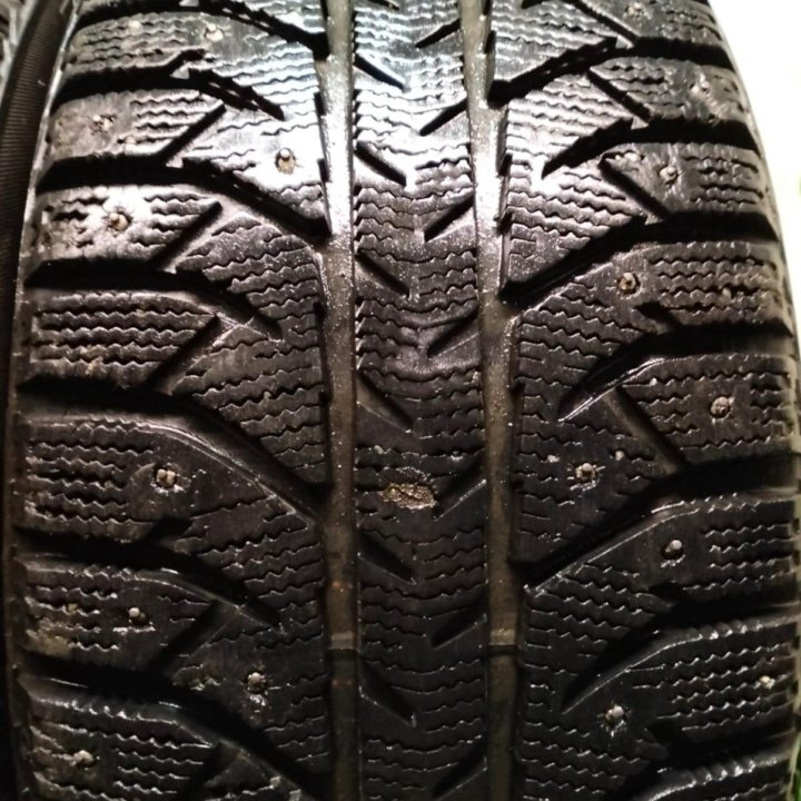 215/50 R17 Bridgestone Ice Cruiser 7000