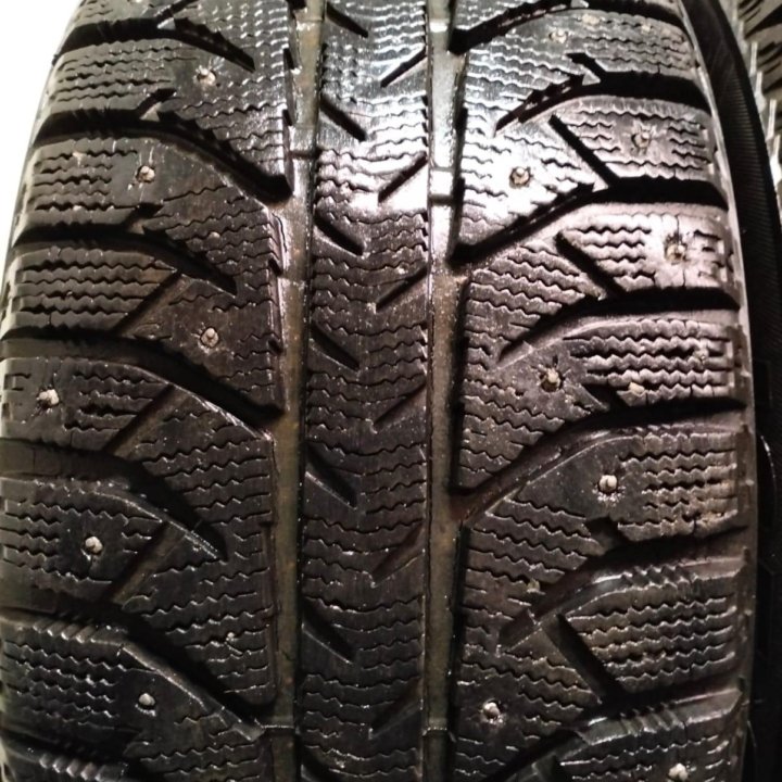 215/50 R17 Bridgestone Ice Cruiser 7000