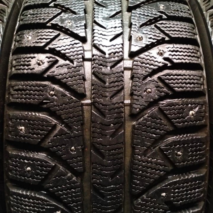 215/50 R17 Bridgestone Ice Cruiser 7000