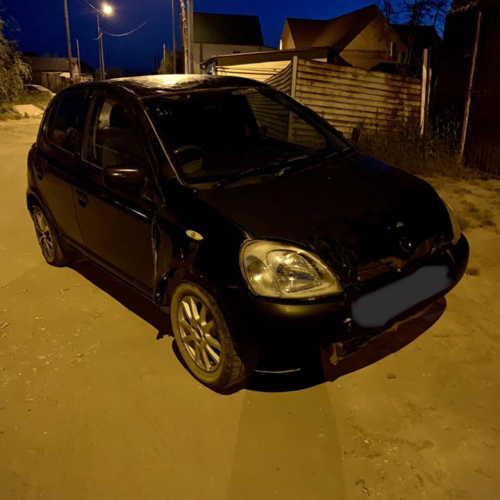 Toyota Vitz, 1999