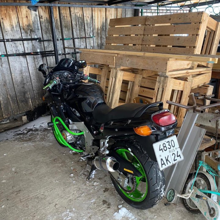 Продам мотоцикл Kawasaki 400-2