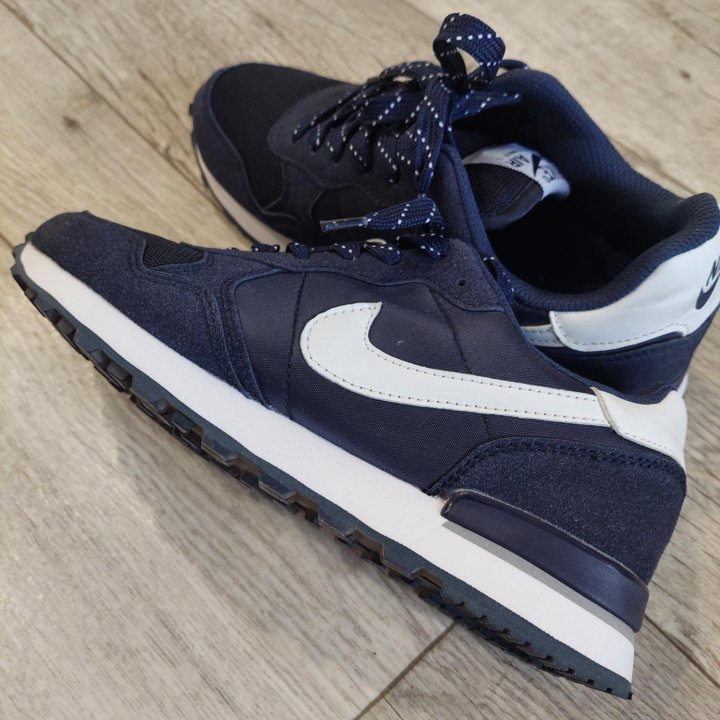 Кроссовки nike