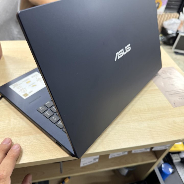 Ультрабук Asus E510 Intel/4/128SSD/1gb/15.6”