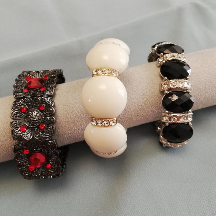 Браслеты новые.