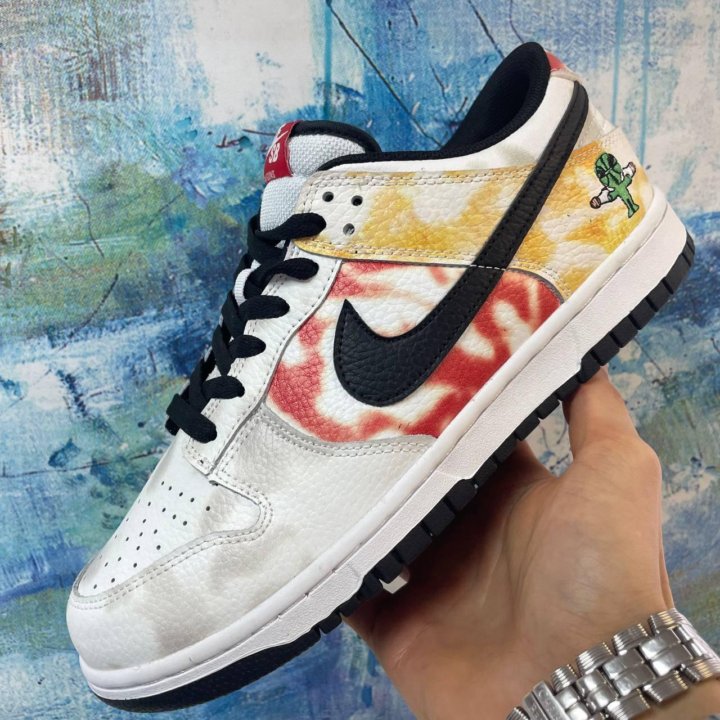 NIKE Dunk SB Low Pro QS