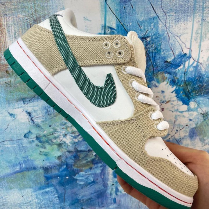 NIKE SB Dunk Low 