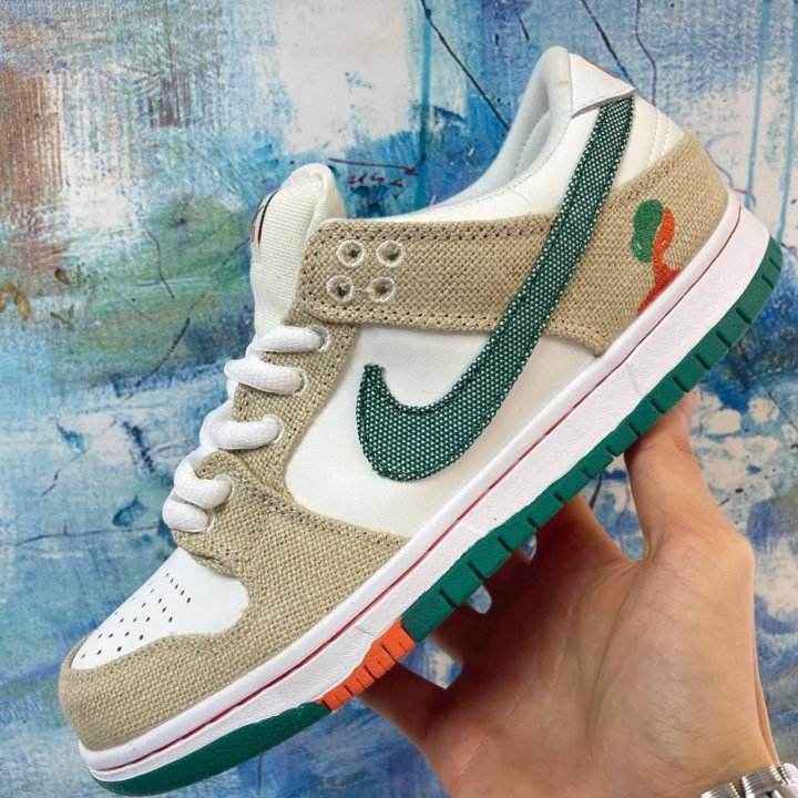 NIKE SB Dunk Low 