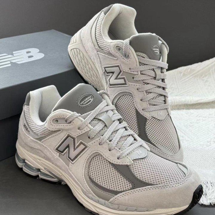 New Balance NB 2002R