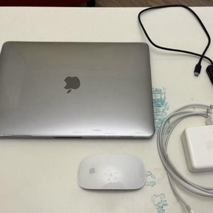 Macbook Pro 13 2018 touch bar 8GB/256GB