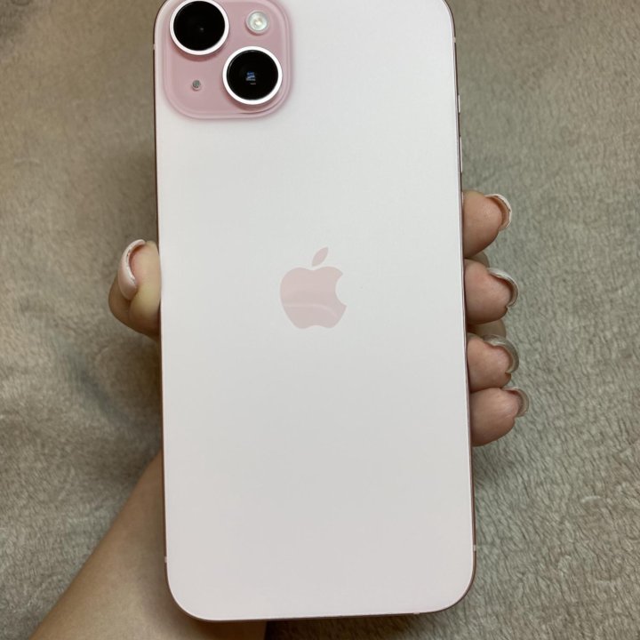 iPhone 15 Plus розовый