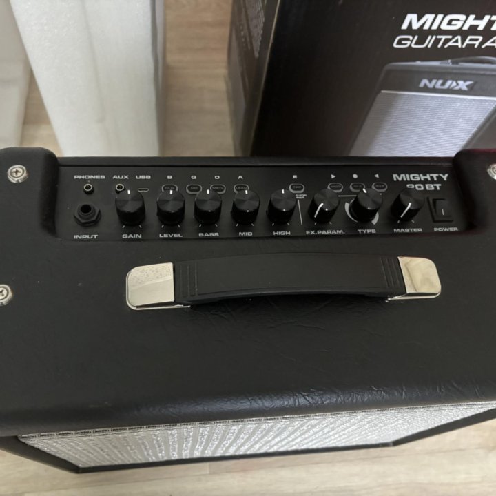 Гитарный комбоусилитель NUX Mighty 20Bt