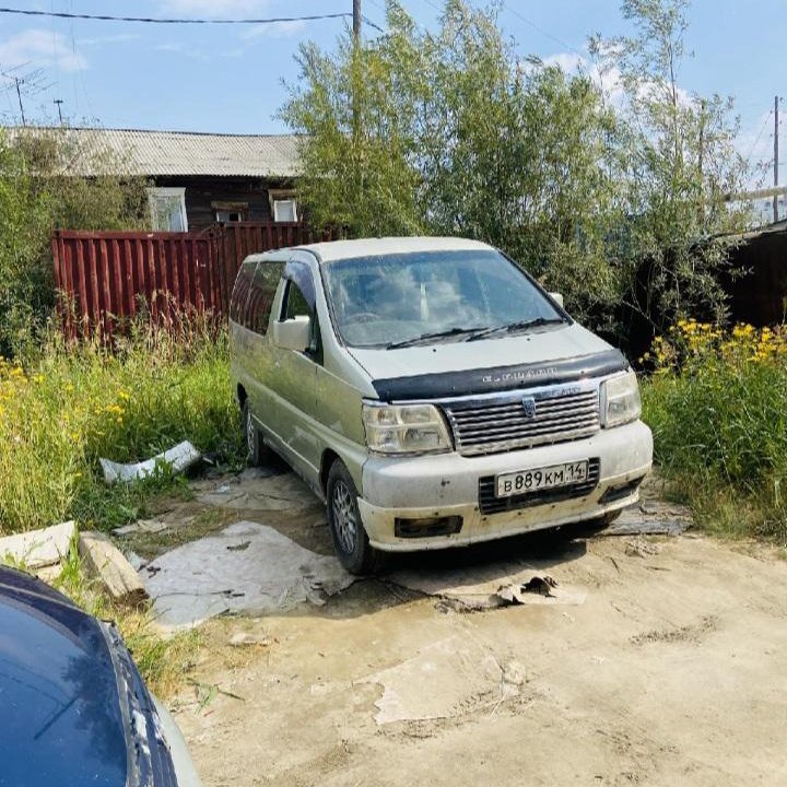 Nissan Elgrand, 1997