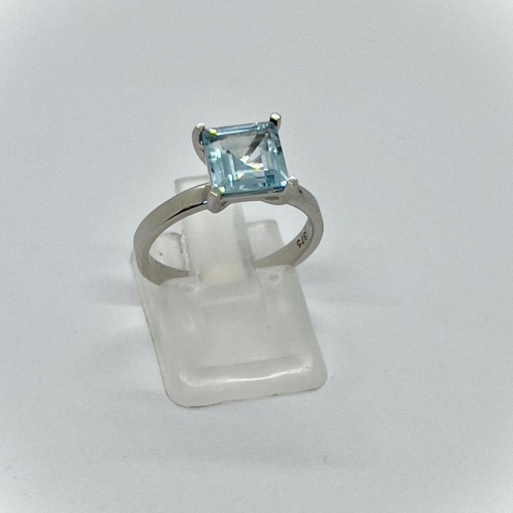  Кольцо золотое