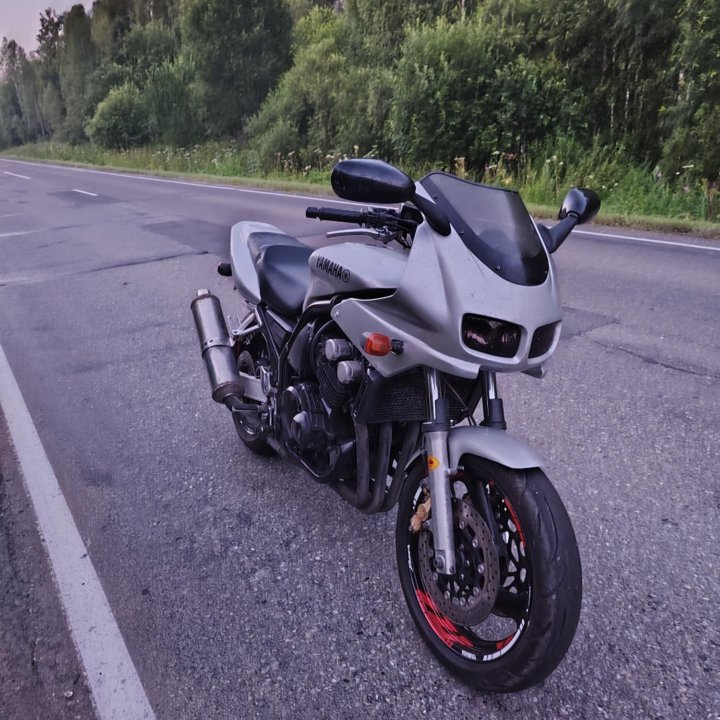 Yamaha FZ400