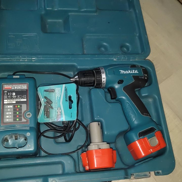 Шуроповерт Makita 12v. Li-ion