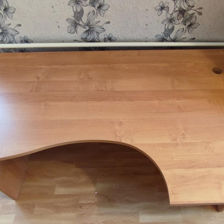 Стол компьютерный