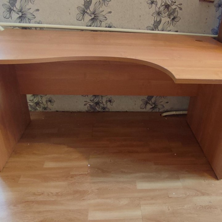 Стол компьютерный