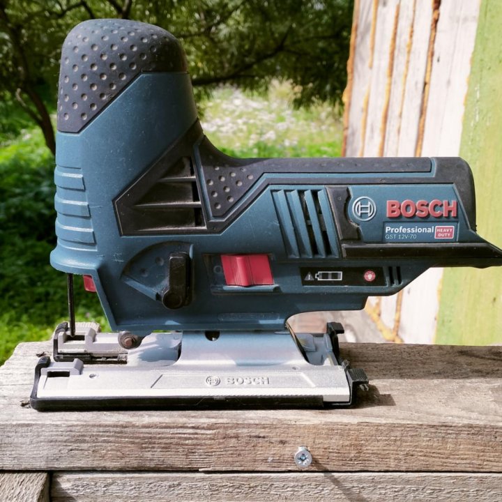 Аккумуляторный лобзик Bosch GST 12V-70