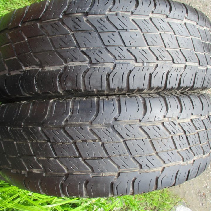 2шт 235 \ 75 R15 Pirelli