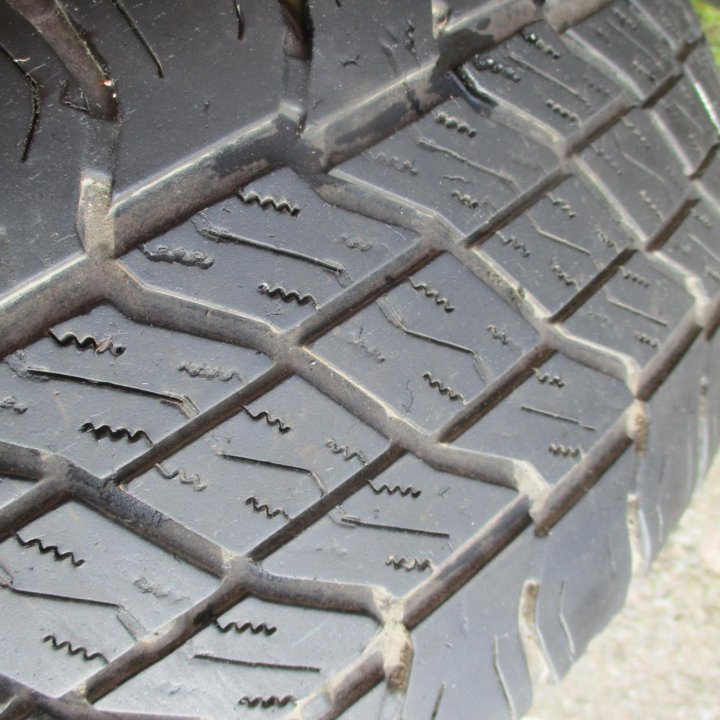 2шт 235 \ 75 R15 Pirelli