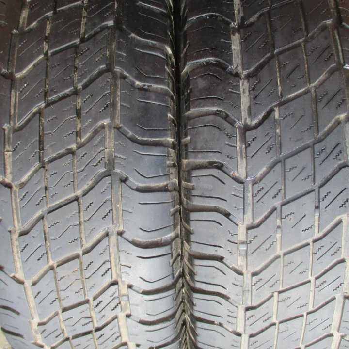 2шт 235 \ 75 R15 Pirelli