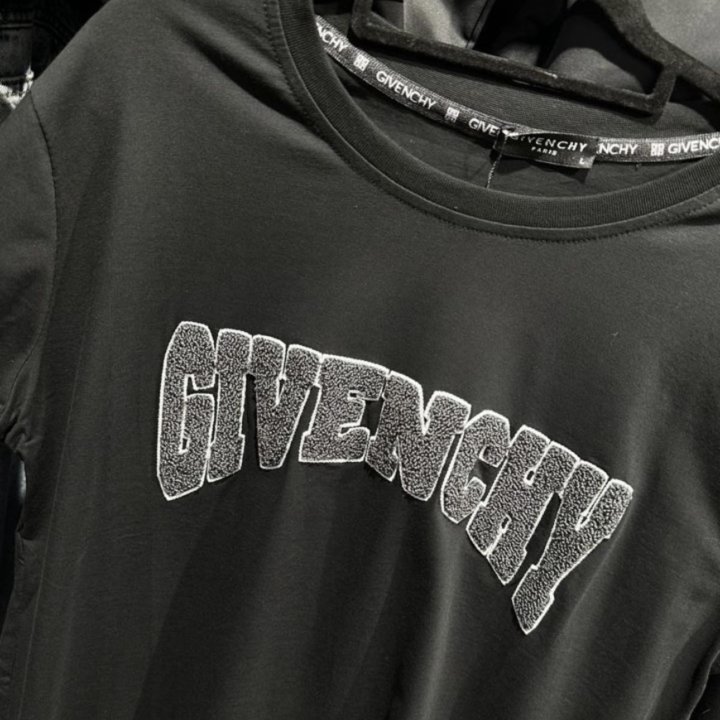 Футболка Givenchy