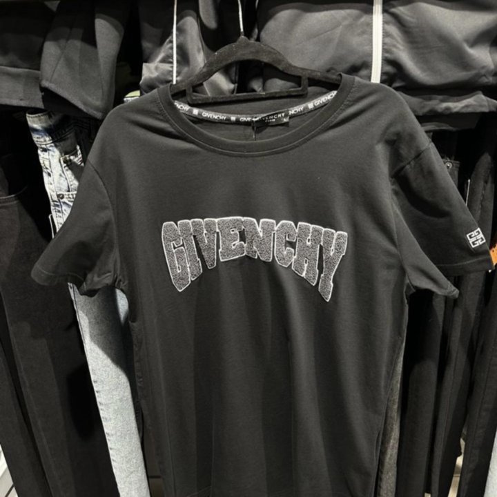 Футболка Givenchy