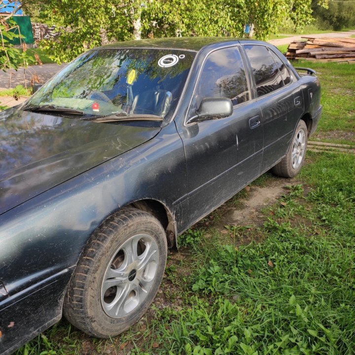 Toyota Camry, 1990