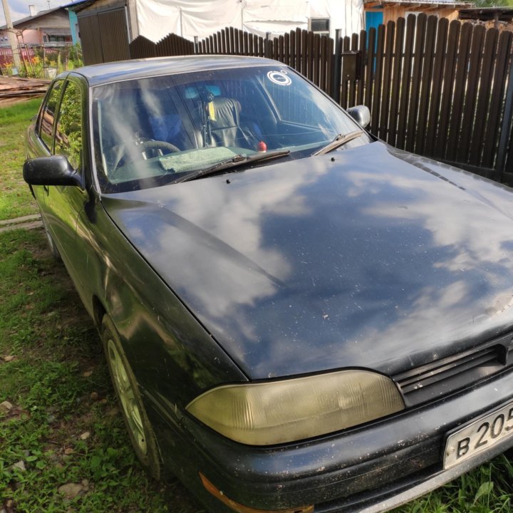 Toyota Camry, 1990