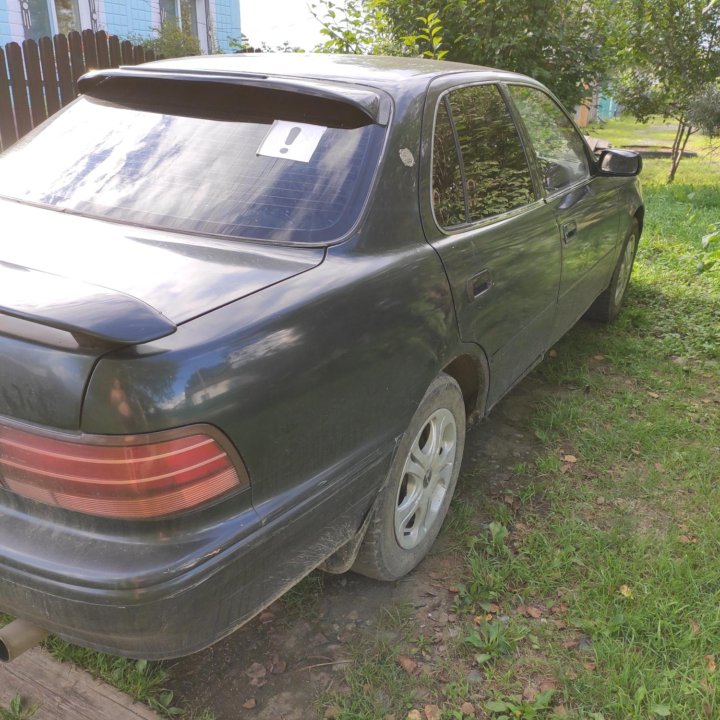 Toyota Camry, 1990