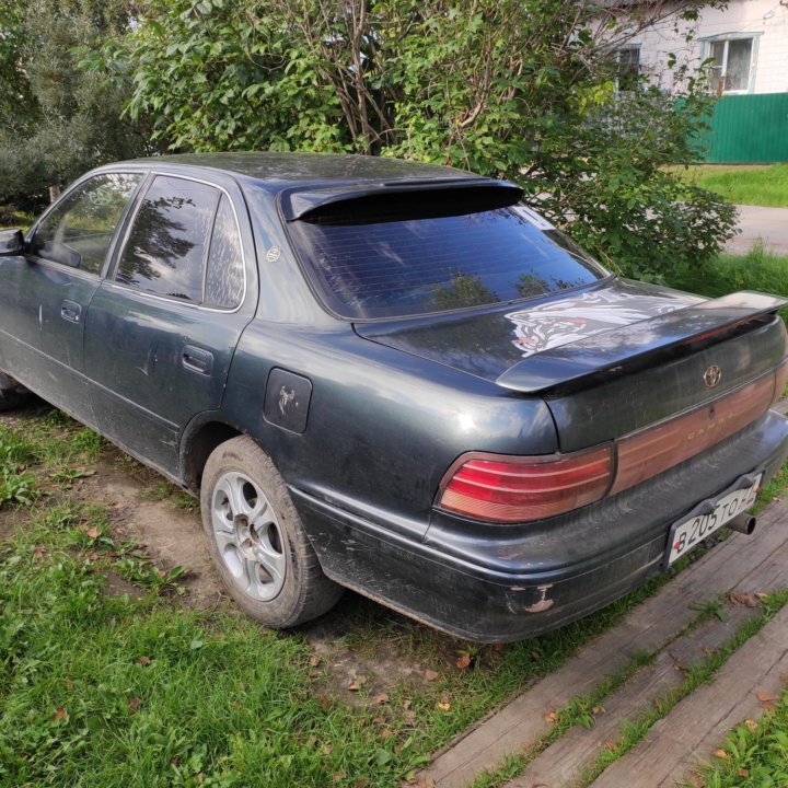 Toyota Camry, 1990