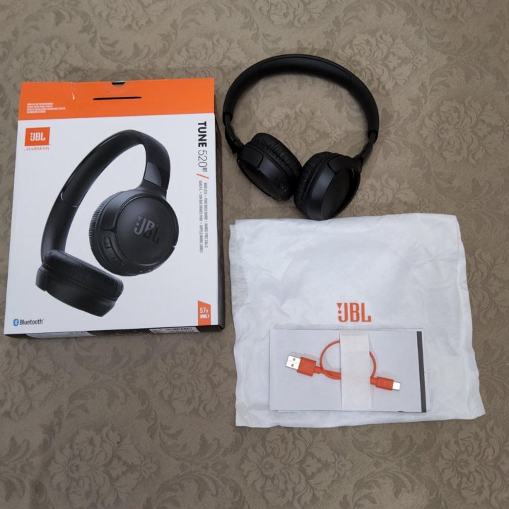 Беспроводные наушники JBL TUNE 520 BT.