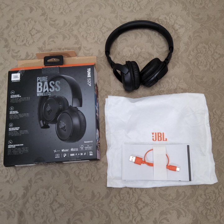 Беспроводные наушники JBL TUNE 520 BT.