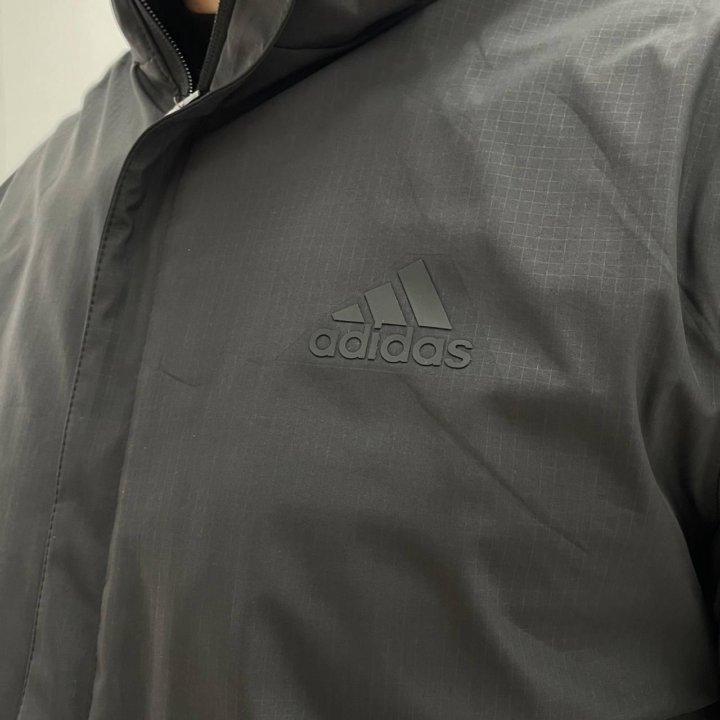 Демисезонная куртка Adidas черная