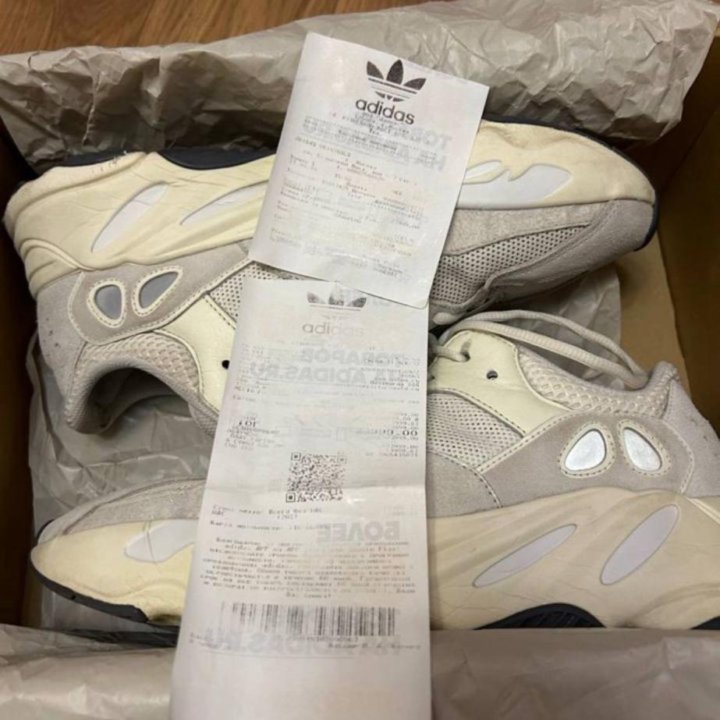 Кроссовки adidas yeezy boost 700