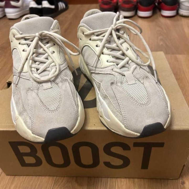 Кроссовки adidas yeezy boost 700