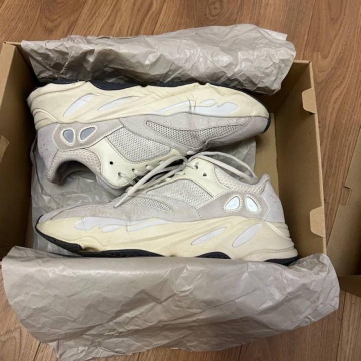 Кроссовки adidas yeezy boost 700